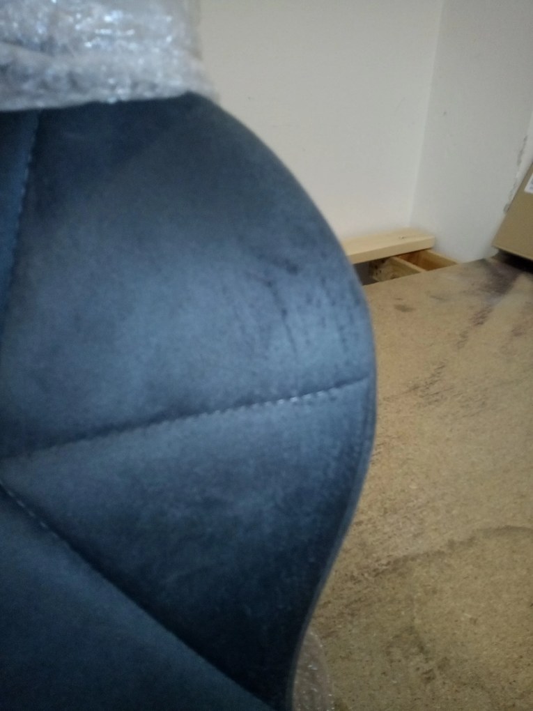 AKCIA Jedálenská stolička MANGO VELVET s čiernymi nohami, tmavosivá II. akosť