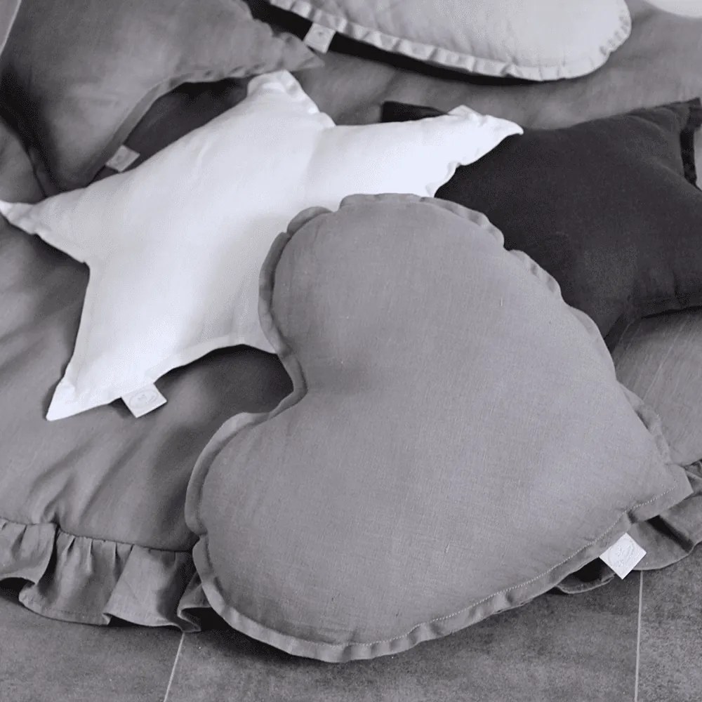 Ľanový vankúš srdca tmavo šedá 44cm