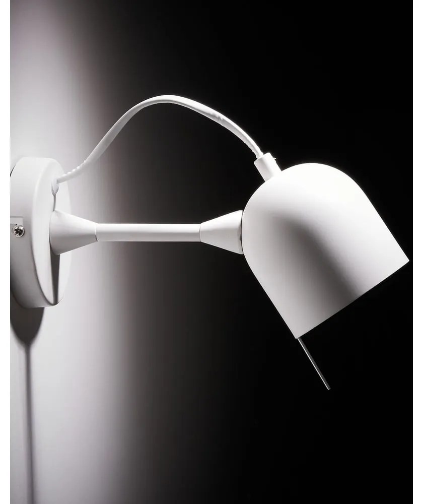 Biele nástenné svietidlo Lucilla – Kave Home