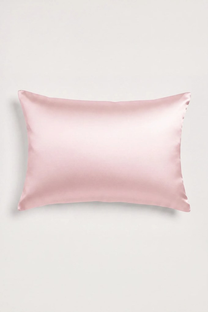 Hodvábna obliečka na vankúš púdrová Rozmer: 50x60 cm