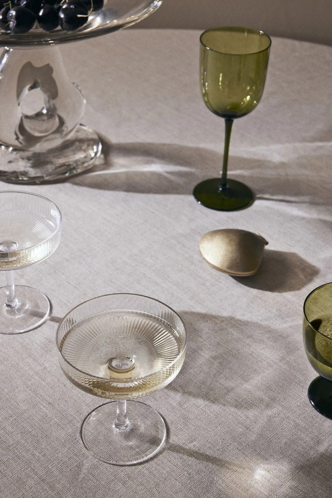 Ferm Living Mosadzný svietnik na čajovú sviečku Clam