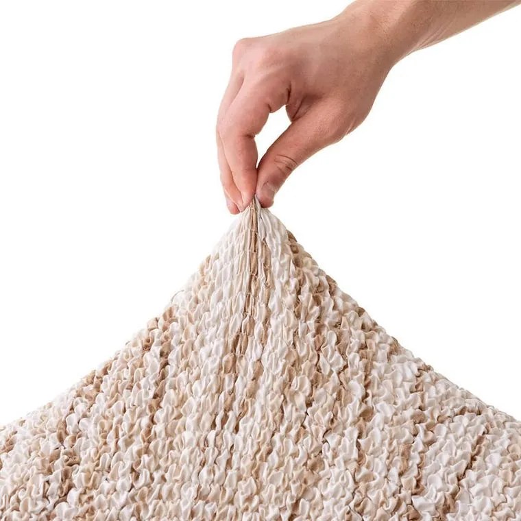 Bielastické poťahy UNIVERSO NOVÉ žíhané béžové kreslo s drevenými rúčkami (š. 40 - 70 cm)