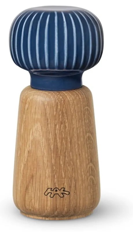Mlynček z dubového dreva na korenie s tmavomodrým detailom z porcelánu Kähler Design Hammershoi, výška 13 cm