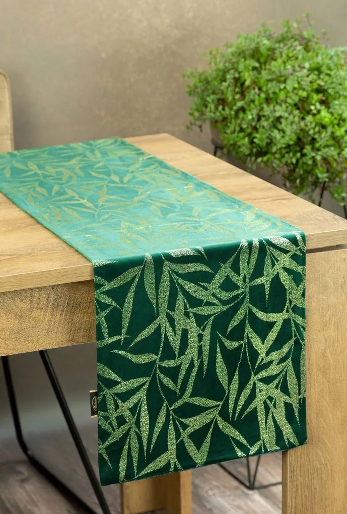Dekorstudio Elegantný zamatový behúň na stôl BLINK 15 tmavozelený Rozmer behúňa (šírka x dĺžka): 35x140cm