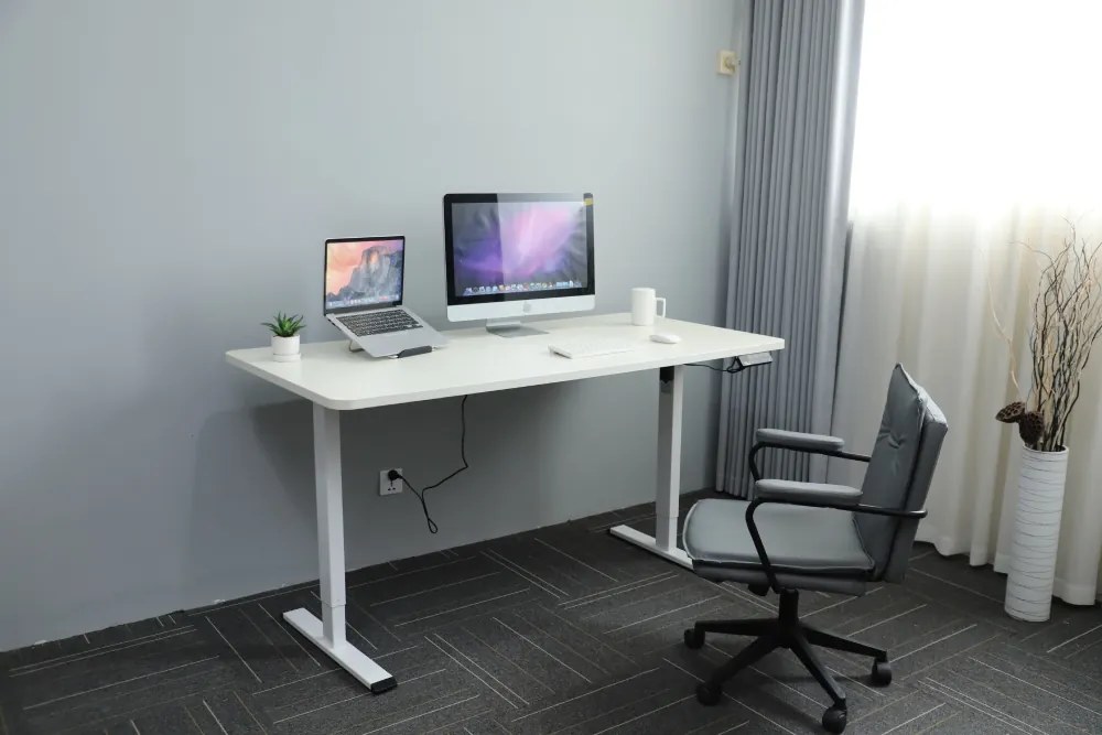 Výškovo nastaviteľný elektrický stôl BestBerg BBAT-16WW / rozmer 160x80 cm / výška 85-130 cm / biely