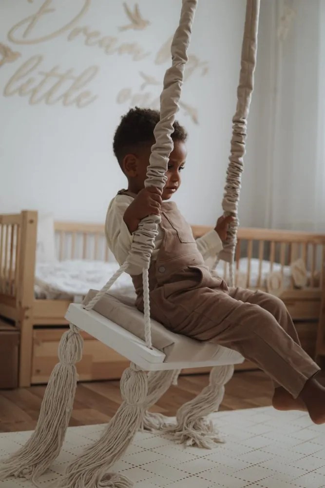 Drevená hojdačka béžová