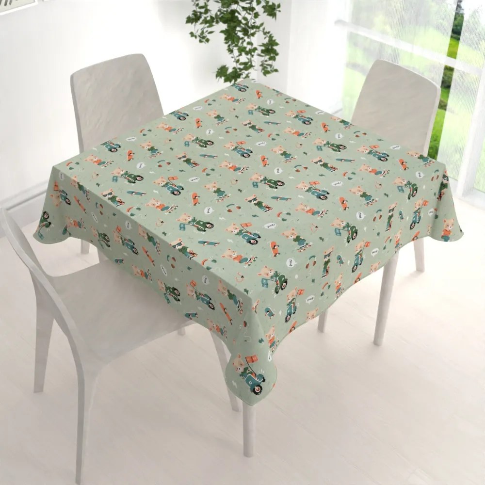 Biante Detský bavlnený štvorcový obrus Sandra SA-468 Medvedíkovia na motorkách na zelenom 80x80 cm