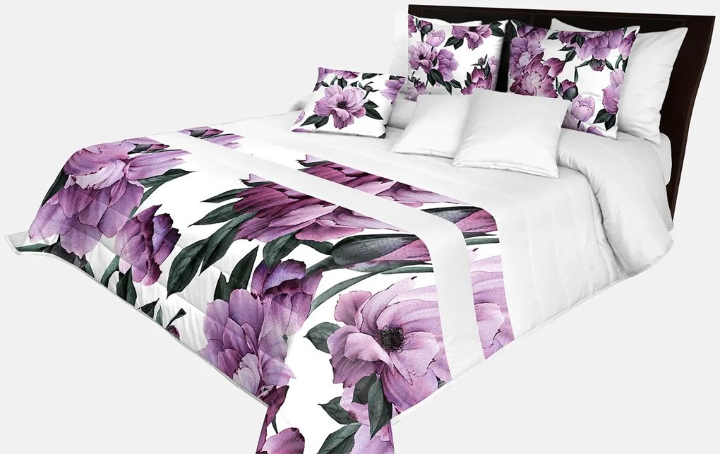 Prehoz na posteľ v krásnej bielej farbe s potlačou dokonalých fialových kvetov