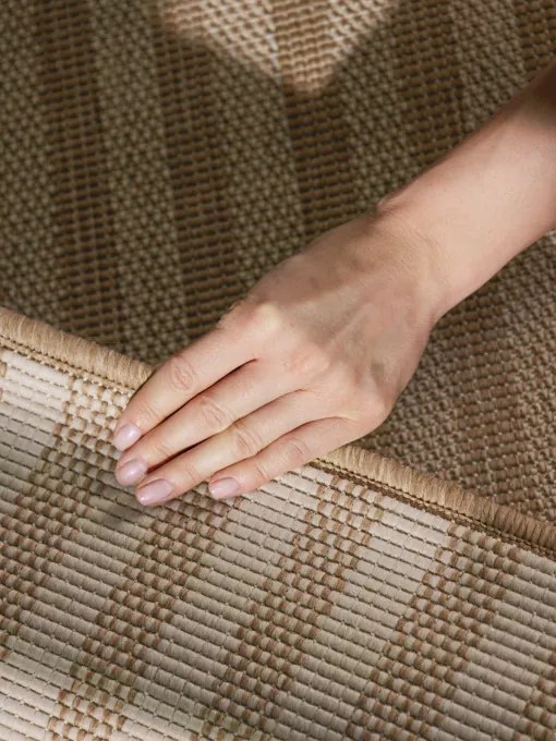 Koberec Ted Baker Haringey Linley naturálny / biely