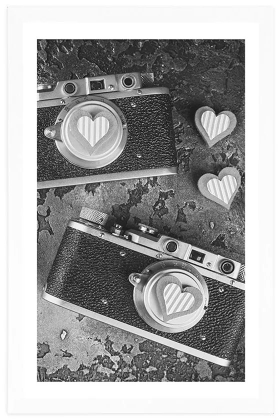 Plagát s paspartou dva retro fotoaparáty v čiernobielom prevedení