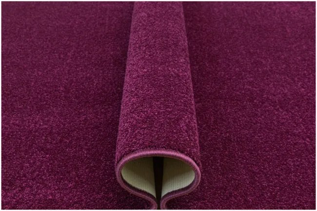 Metrážny koberec CAROUSEL 114 NSF fialový