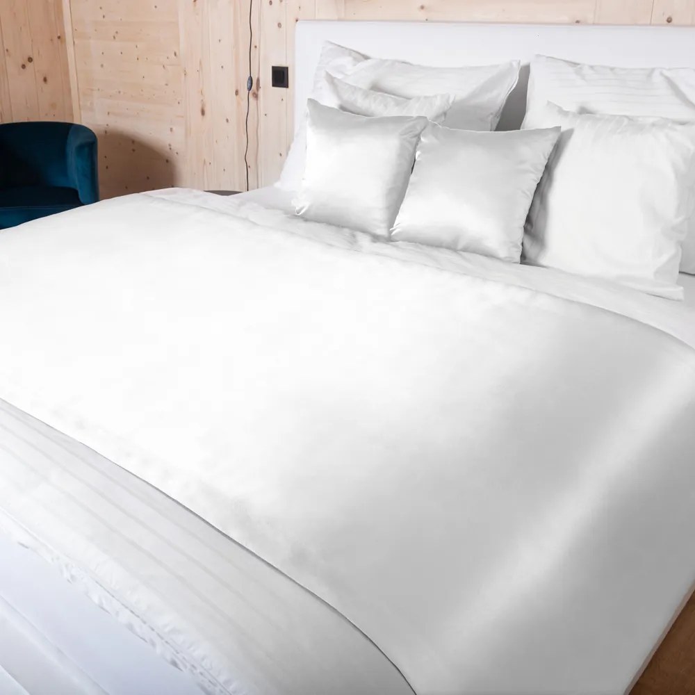 Biante Saténový prehoz/behúň na posteľ Satén LUX-040 Biely 60x200 cm