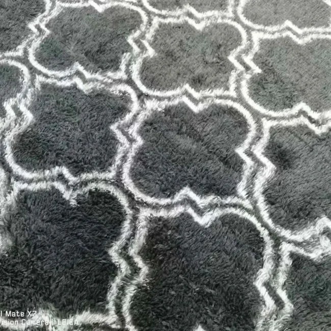 Protišmykový koberec DECOR sivý