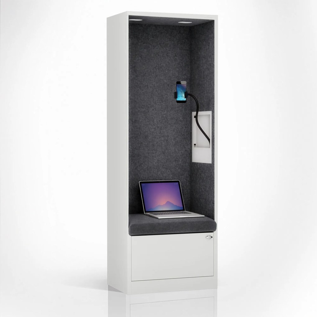 Kancelárska akustická kabína so sedadlom a portom USB-C, telo v biely / sedák tmavosivá v zelenej farbe, 600 mm: SALLY MentalBox