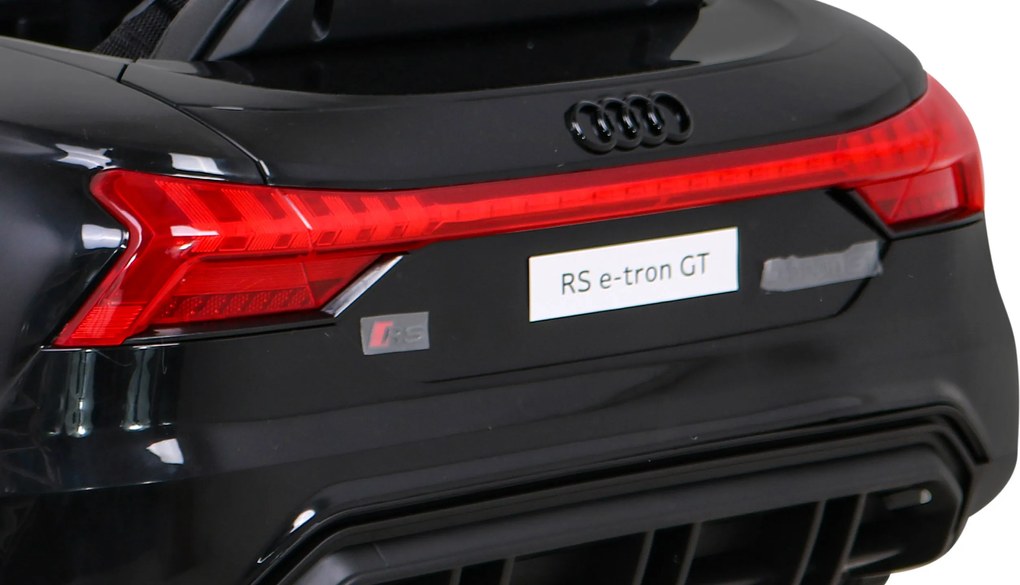 Ramiz Audi RS E-Tron GT batéria čierna + diaľkové ovládanie + pohon 4x4 + rádio MP3 + LED + EVA