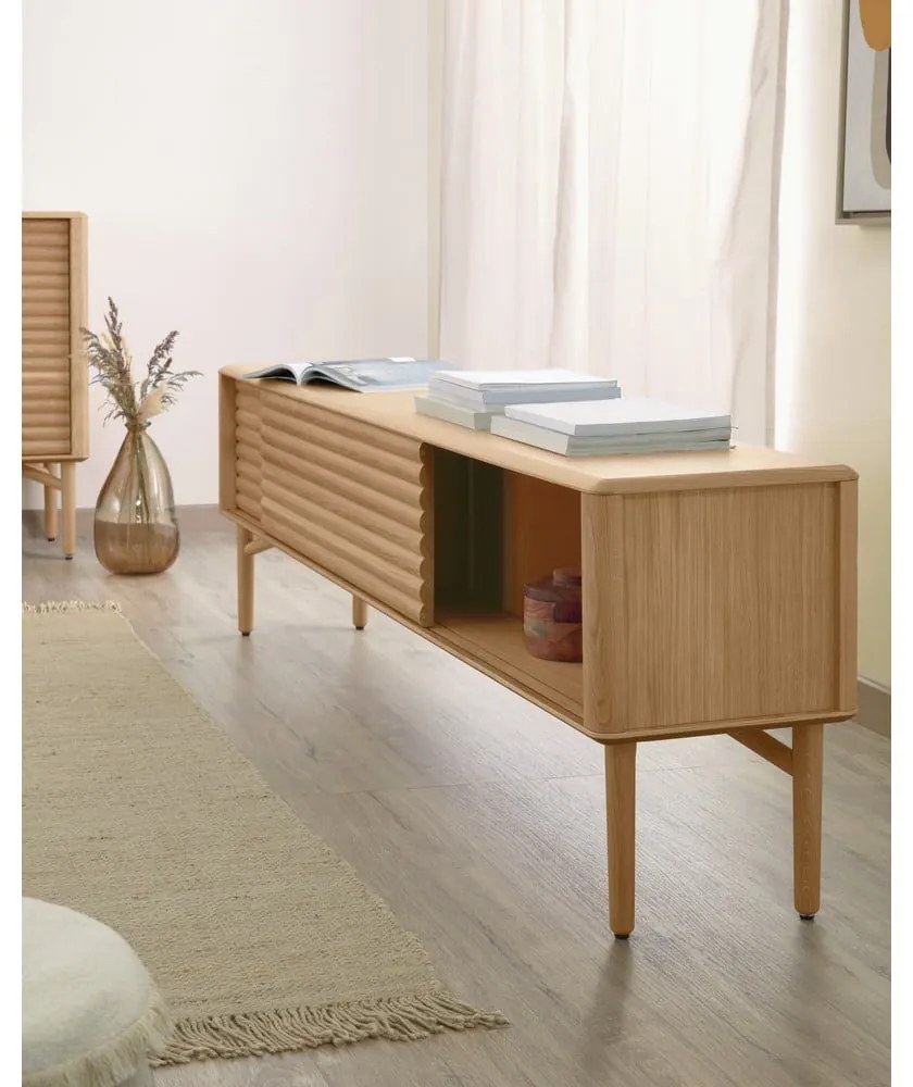 TV komoda v dubovom dekore Kave Home Lenon