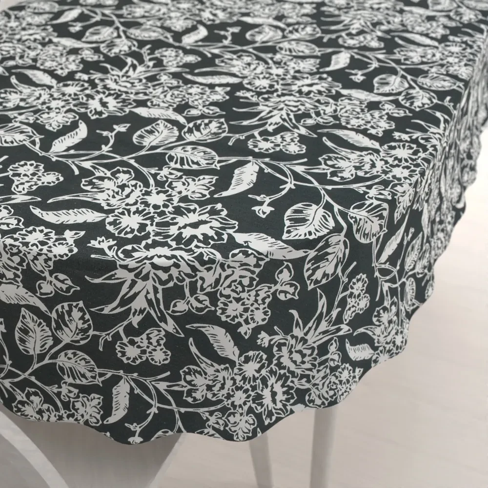Biante Dekoračný oválny obrus PML-105 Biele kvety na čiernom 120x180 cm