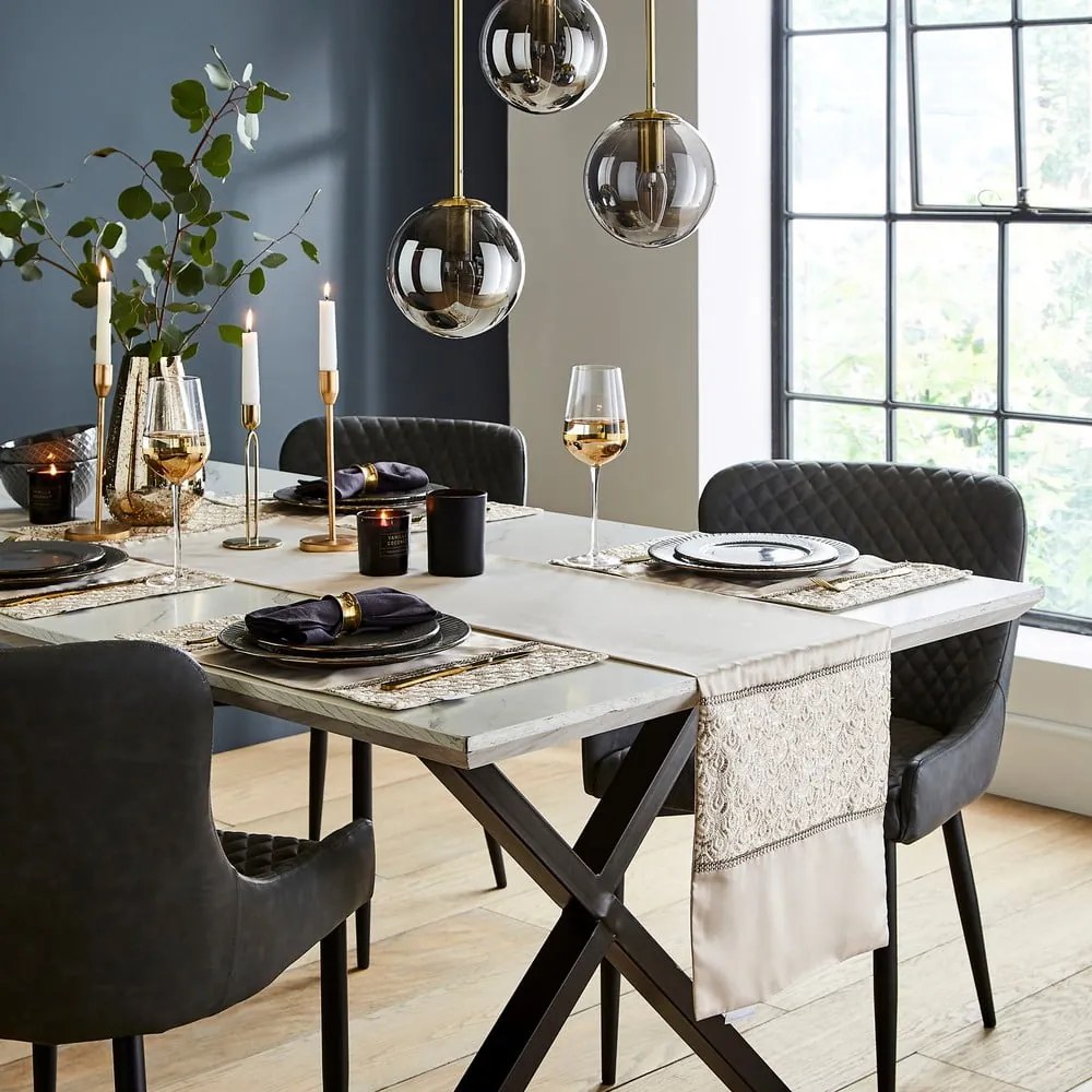 Behúň na stôl z mikrosaténu 33x180 cm Deco Sequin – Catherine Lansfield