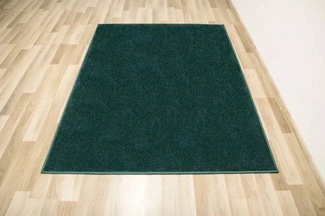 Metrážny koberec SIERRA 40 fľaškovo zelený