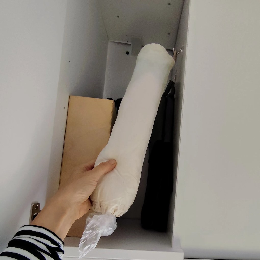 Vrecúško - organizér na plastové vrecká, režné s bodkou