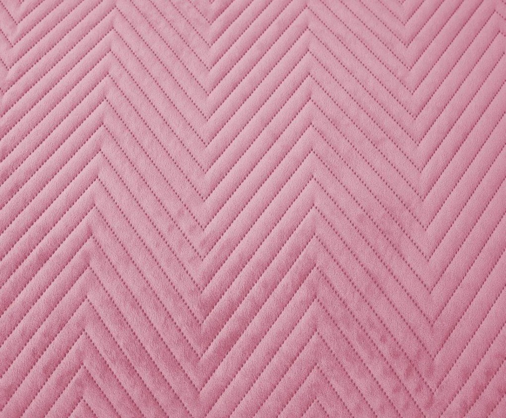 Svetlo ružový zamatový prehoz na posteľ so vzorom ARROW VELVET Rozmer: 200 x 220 cm