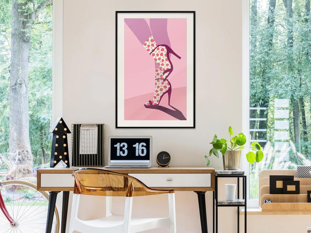 Artgeist Plagát - Strawberry Socks [Poster] Veľkosť: 20x30, Verzia: Zlatý rám s passe-partout