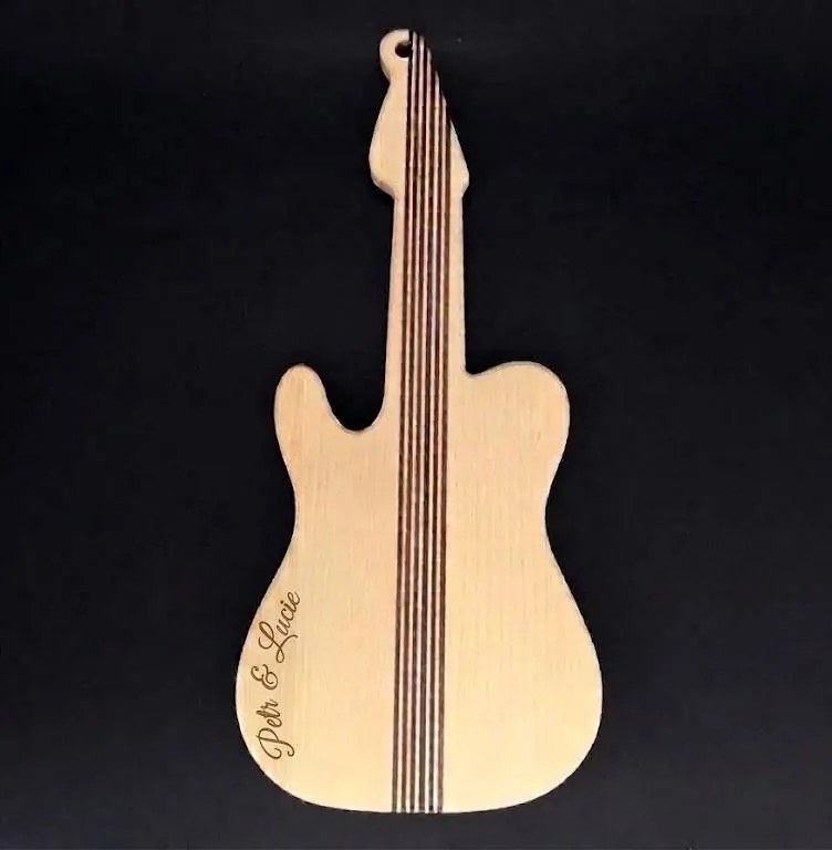 AMADEA Drevená doštička v tvare gitary, masívne drevo, 45x20x2 cm