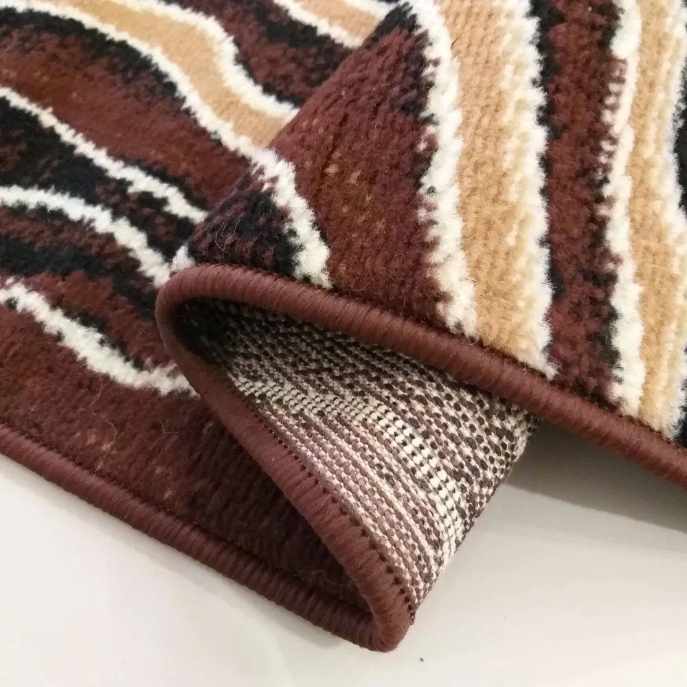 Moderný hnedý koberec s abstraktným motívom Šírka: 40 cm | Dĺžka: 60 cm