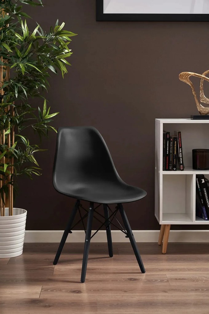 Dekorstudio Dizajnová jedálenská stolička v škandinávskom štýle - čierna s čiernymi nohami