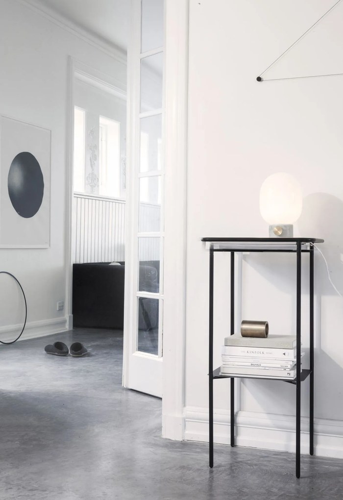 Audo Copenhagen Stmievateľná stolná lampa JWDA Concrete Light Grey/Brass