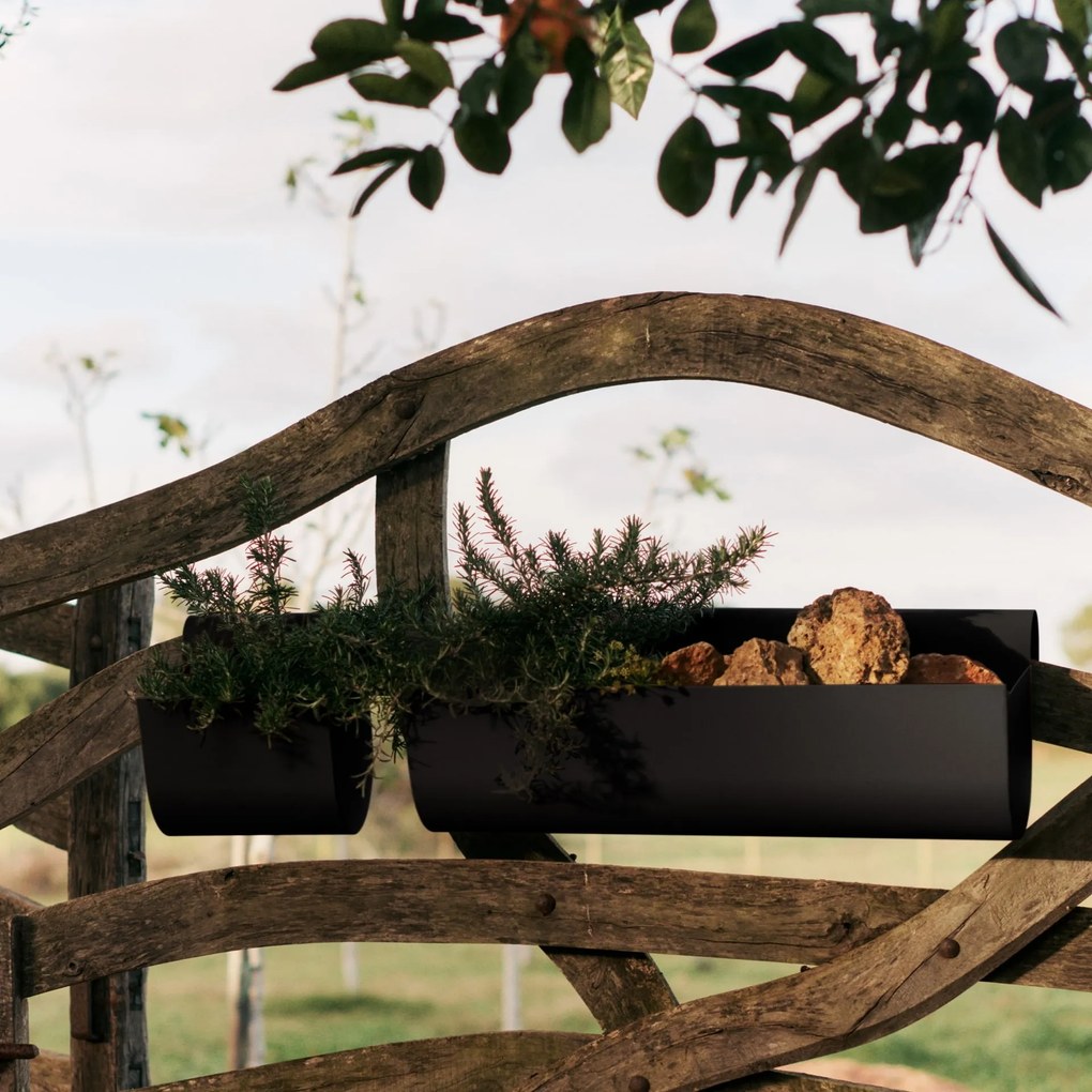 Ferm Living Závesný kvetináč na balkón Uma Black Small