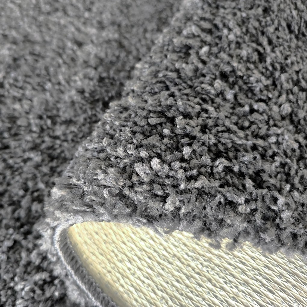 DY Moderný antracitový shaggy koberec Rozmer: 200x290 cm