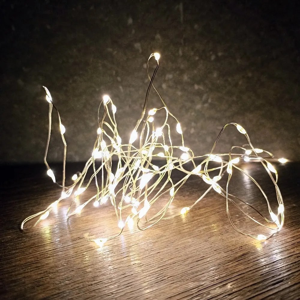 LED SVETIELKA STRIEBORNÝ DRÔTIK TEPLA BIELA 20LED NA BATERKY VNÚTORNÉ S ČASOVAČOM 1M