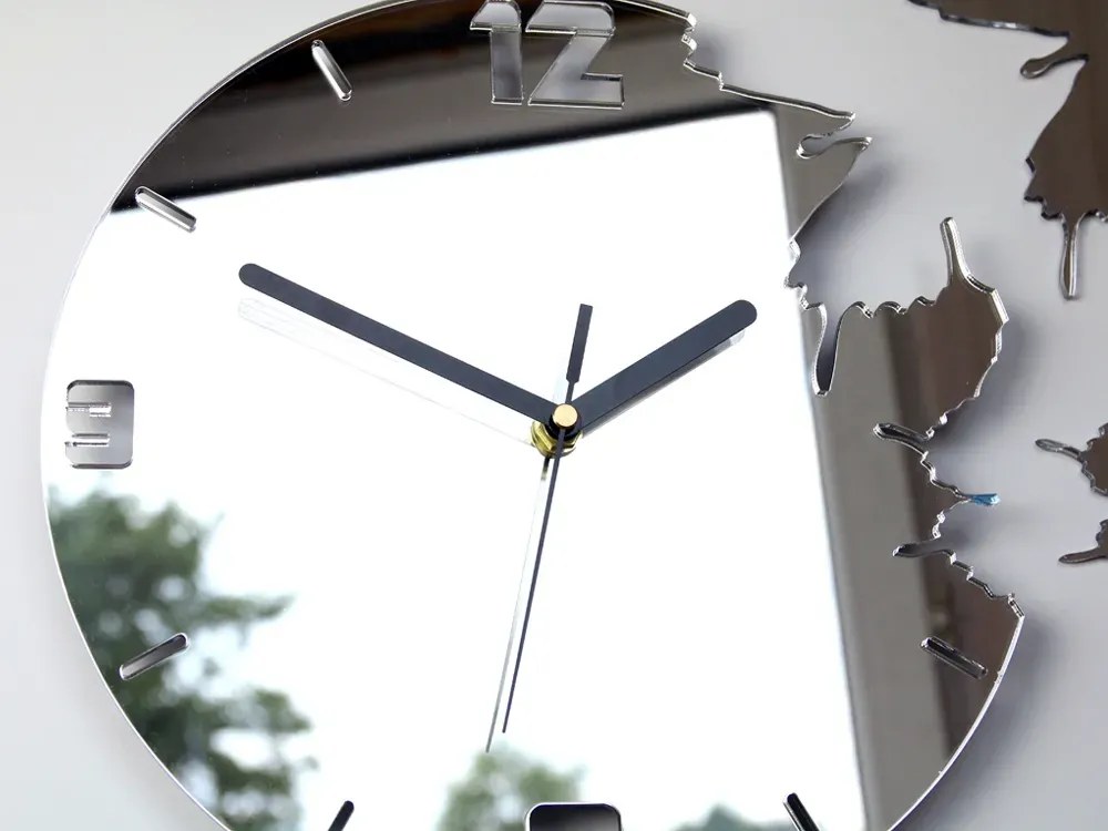 Nástenné samolepiace hodiny Motýľ 28 cm zrkadlové