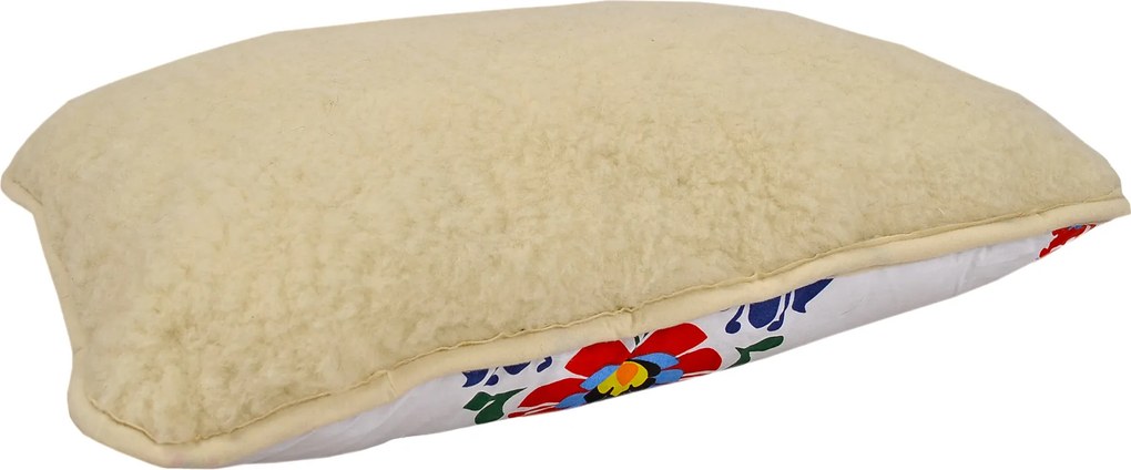 Vankúš z ovčej vlny folkórny