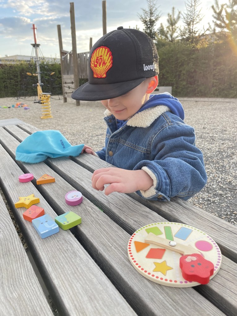 Hmatová hra - tvary a farby