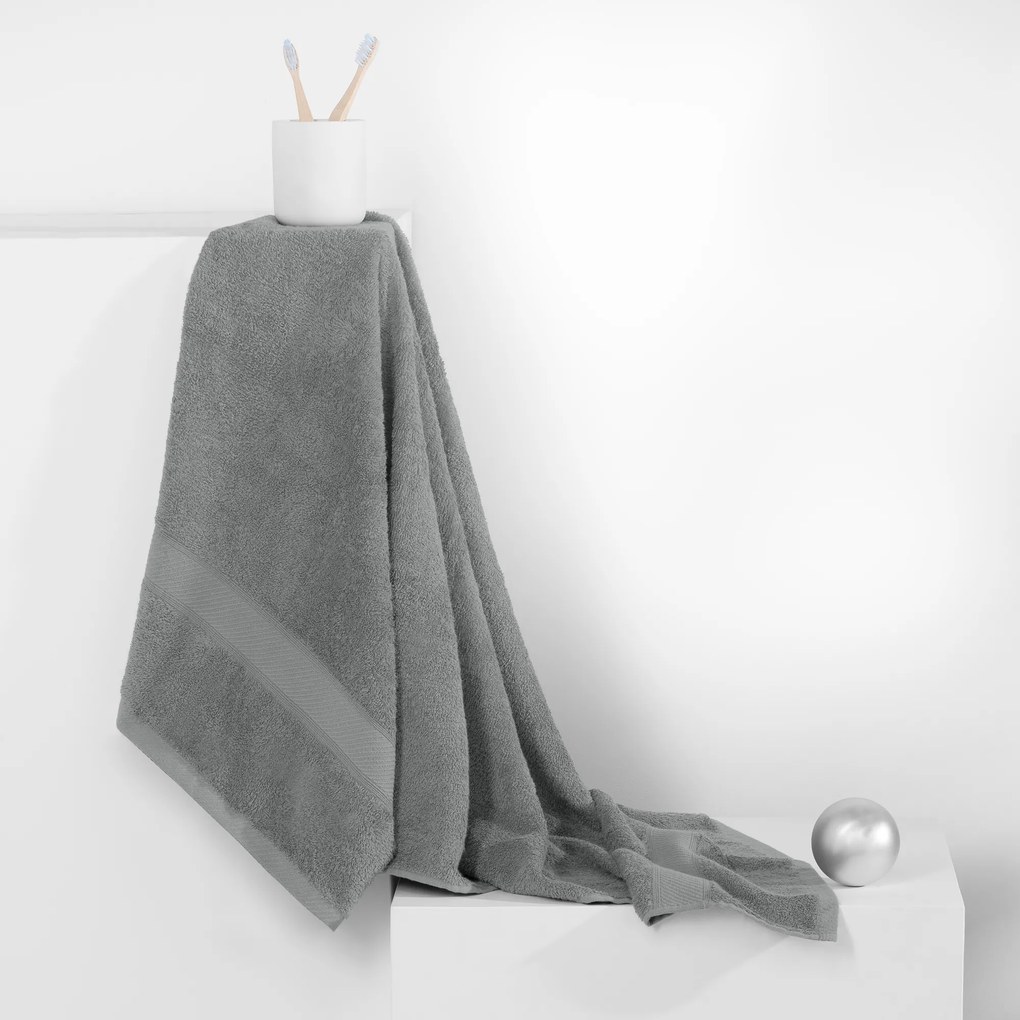 Bavlnený uterák DecoKing Bira sivý