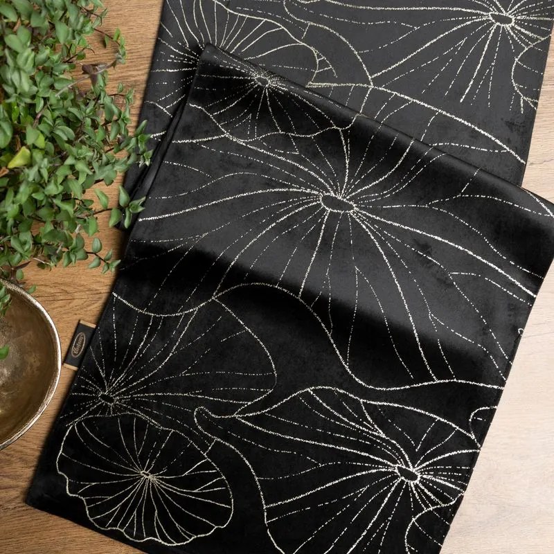 Dekorstudio Elegantný zamatový behúň na stôl BLINK 18 čierny Rozmer behúňa (šírka x dĺžka): 35x140cm