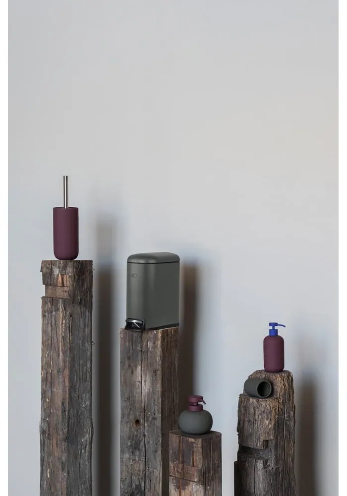 Tmavofialová keramická WC kefa Lotus Play – Mette Ditmer Denmark