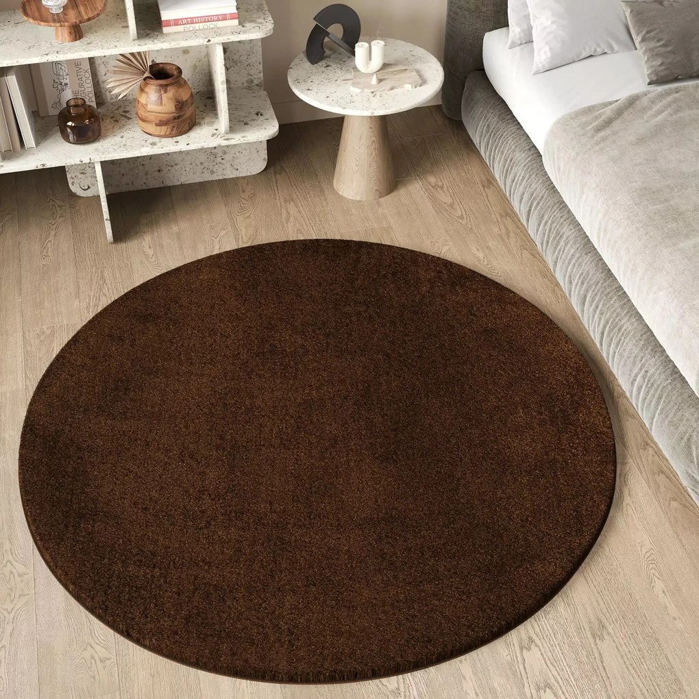 TA Koberec 7005 HNEDÉ OBJATIE Rozmer: 200x200 cm