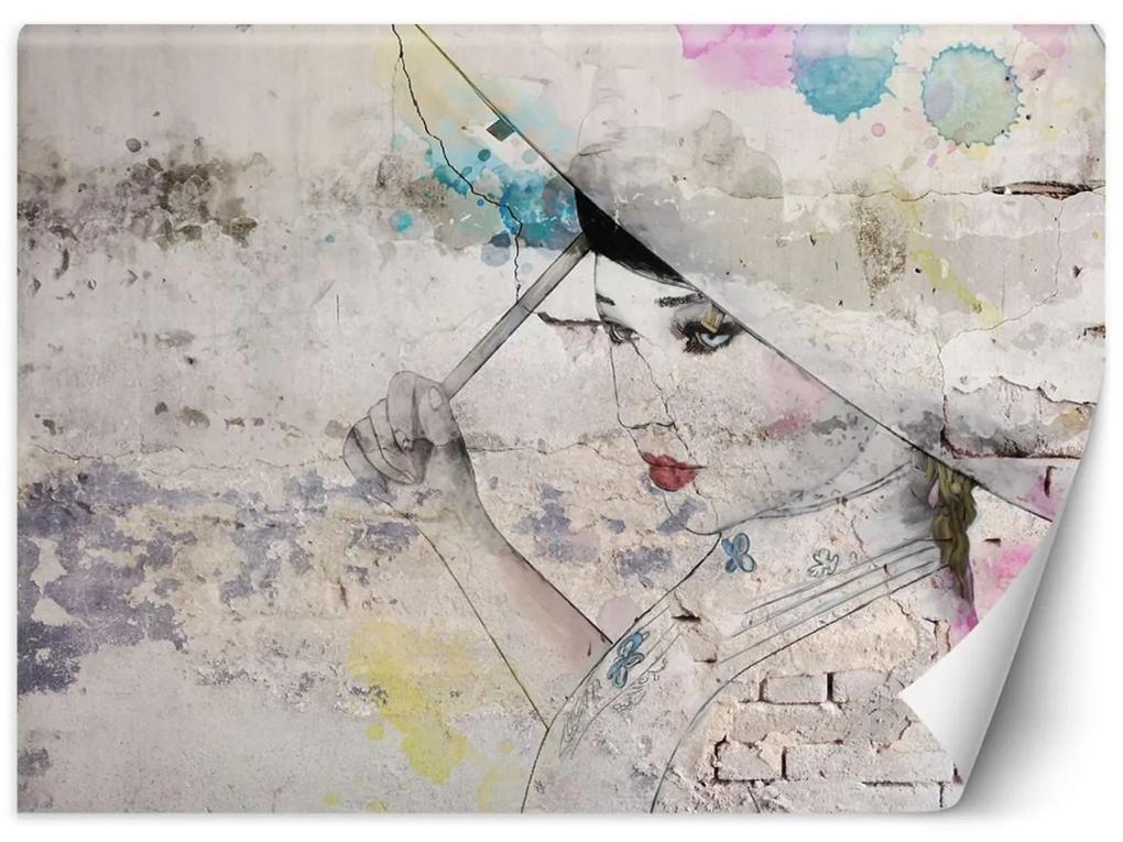 Fototapeta, Gejša s deštníkem Betonová zeď - 250x175 cm
