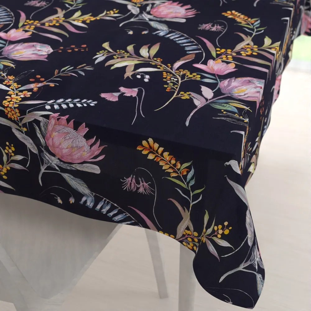 Biante Bavlnený obdĺžnikový obrus Sandra SA-427 Dúhové kvety na tmavo modrom 140x160 cm