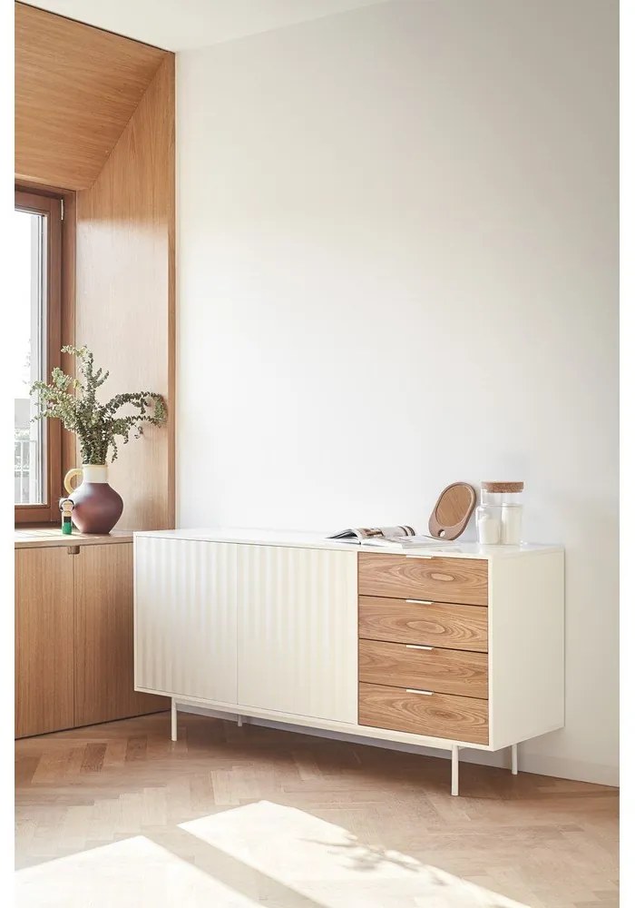 Nízka komoda v dekore duba v bielo-prírodnej farbe 159x80 cm Sierra – Teulat
