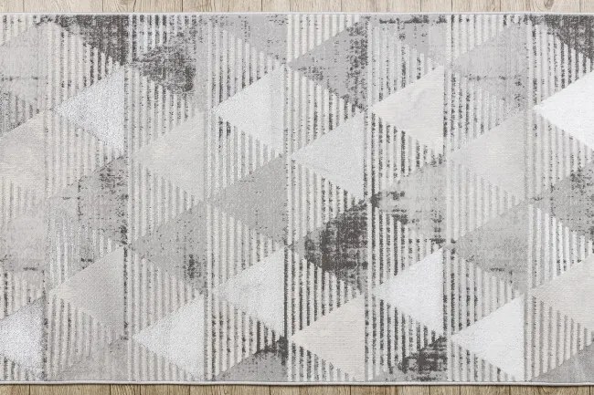 Behúň LIRA E1627 Trojuholníky geometrický, štrukturálny, glamour - sivý