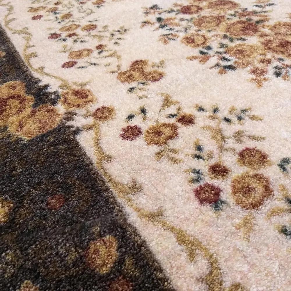 Originálny hnedo krémový vintage koberec do obývačky