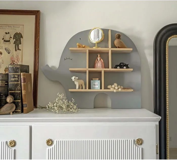 Nástenná polica sloníča