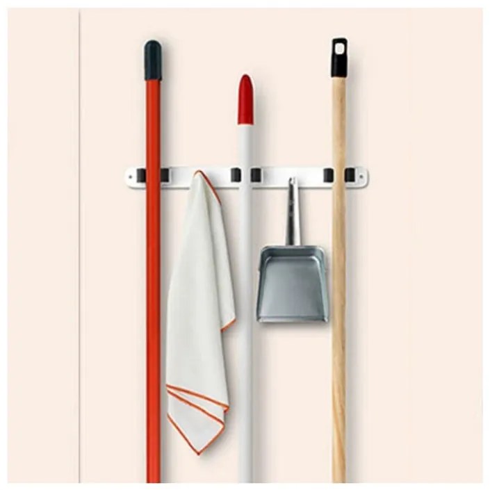 CONFORTIME Držiak na metly, zmetáky, metly a mopy, s háčikmi na zavesenie TRIPLE, biely kov