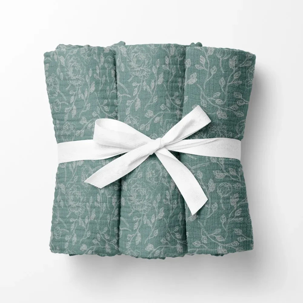 Biante Mušelínová plienka/dečka Nature MSN-048 Biele kvety na pastelovo modrozelenom - ZVÝHODNENÁ SADA 3 KS 120x120 cm - Sada 3 ks