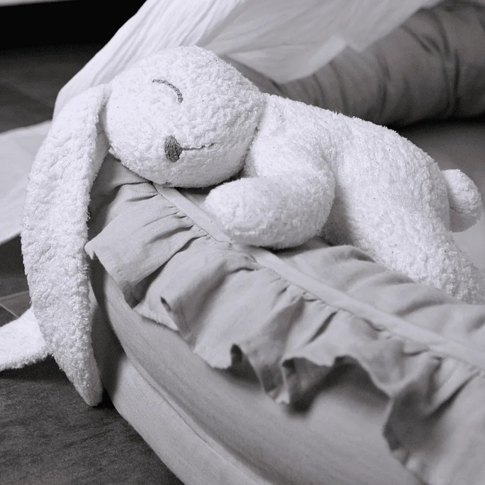 Ľanové hniezdo pre deti s volánom šedá