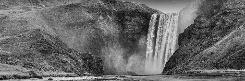 Obraz ikonický vodopád na Islande v čiernobielom prevedení - 150x50